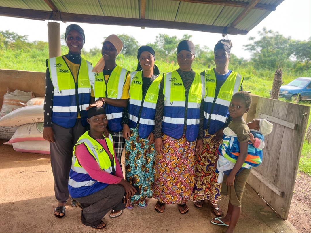 Équipe PEXSA Agriculture Services avec les acteurs locaux